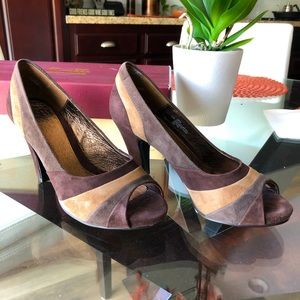 Chocolate Suede Multi Pump